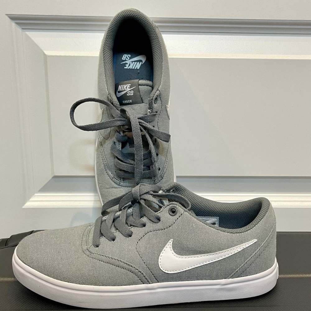 Mens Nike canvas shoe